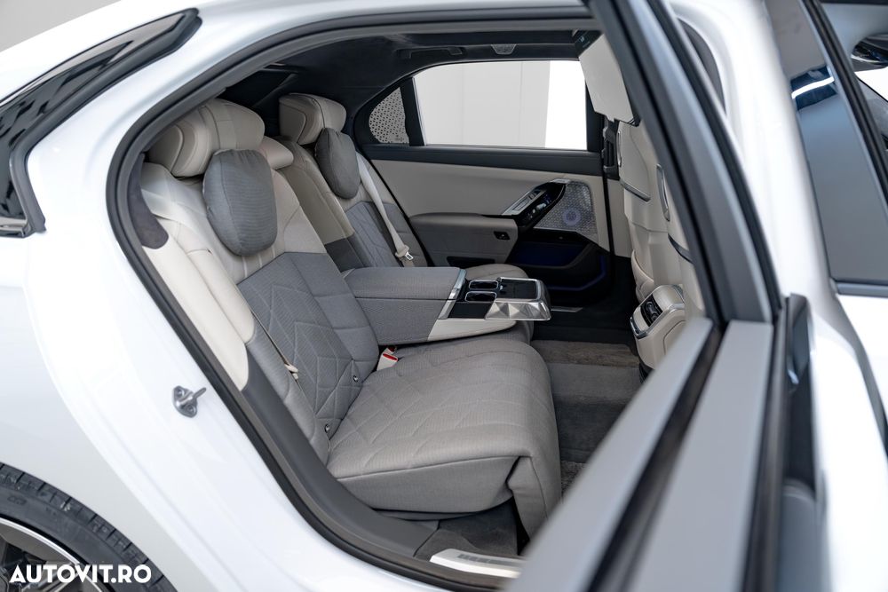 BMW Seria 7 730Ld xDrive MHEV - 13