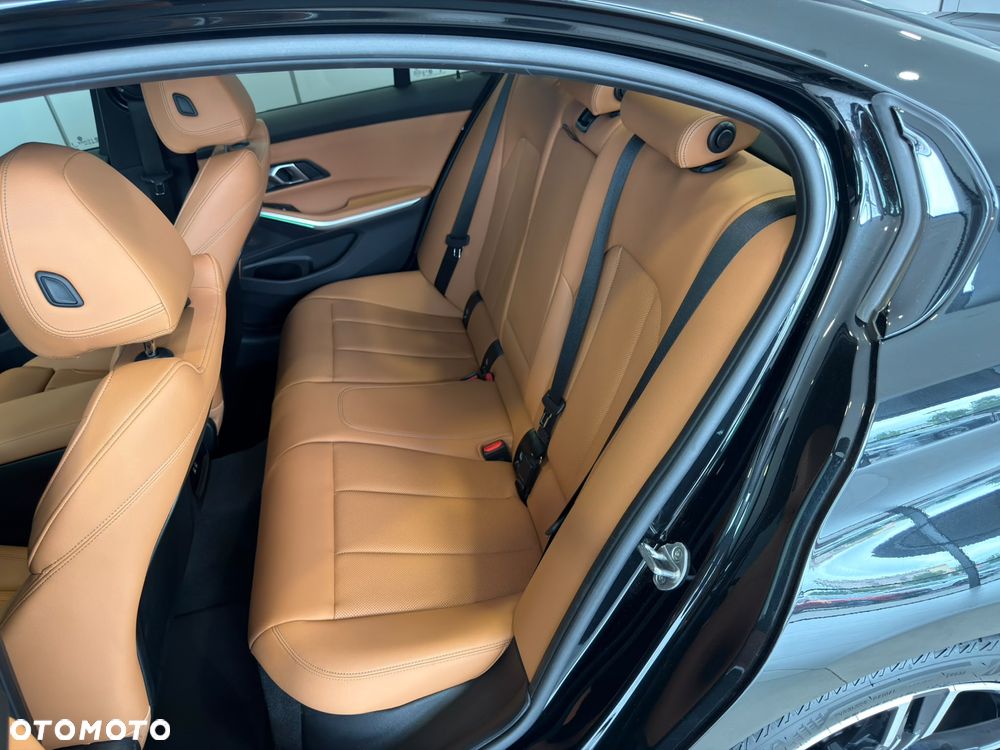 BMW Seria 3 318i M Sport - 22