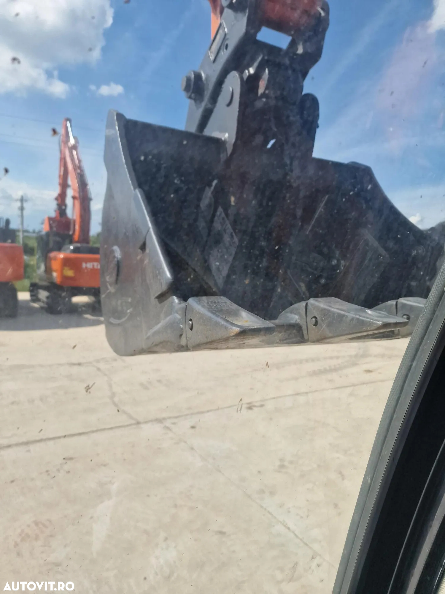 Hitachi ZX135-3.552h, 2020, LAMA NIVELARE, COMPACT in gabarit, CUPLA RAPIDA hidraulica, Int picon, Inst hidr rotire atasamente, Masa operationala 15,7t, ad sapare 6m, Ridica tevi 8,5t, camera spate si 2 laterale, consum 9l/h, sist antifurt, PROMOTIE 86900eur - 8