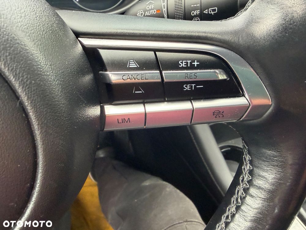 Mazda 3 e-SKYACTIV-G 150 M HYBRID EXCLUSIVE-LINE - 20