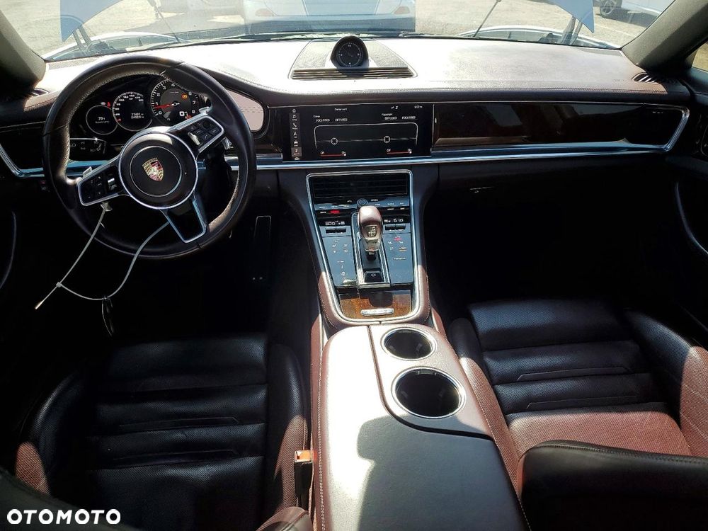 Porsche Panamera 4S - 9