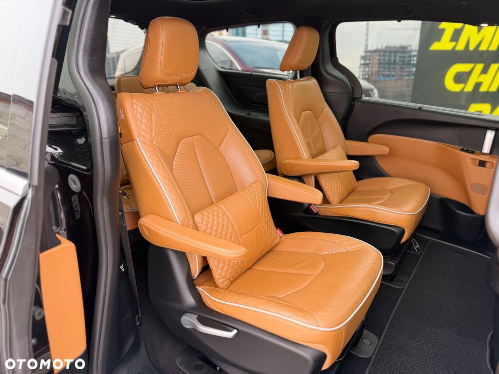 Chrysler Pacifica - 35