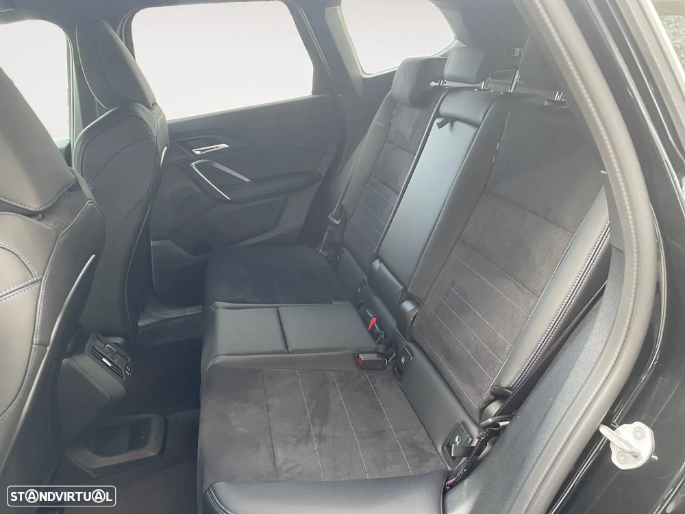 BMW iX1 eDrive20 Pack Desportivo M - 15