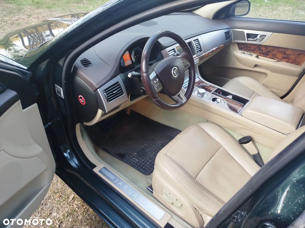 Jaguar XF 3.0 V6 D Luxury - 7