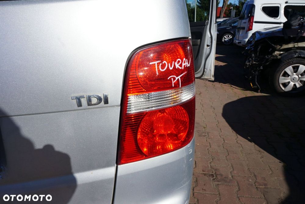 LAMPA TYLNA PRAWA TOURAN I 1T  VOLKSWAGEN 2003-2006 - 1