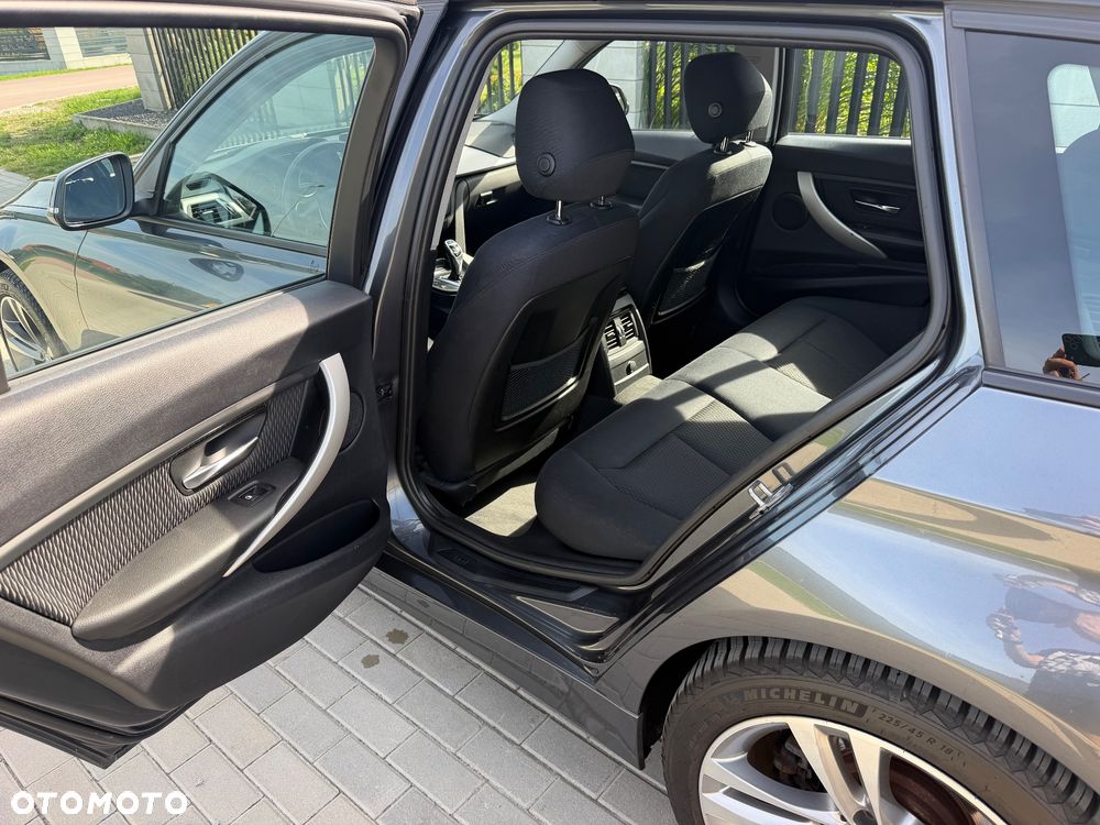 BMW Seria 3 328i xDrive Sport-Aut - 30