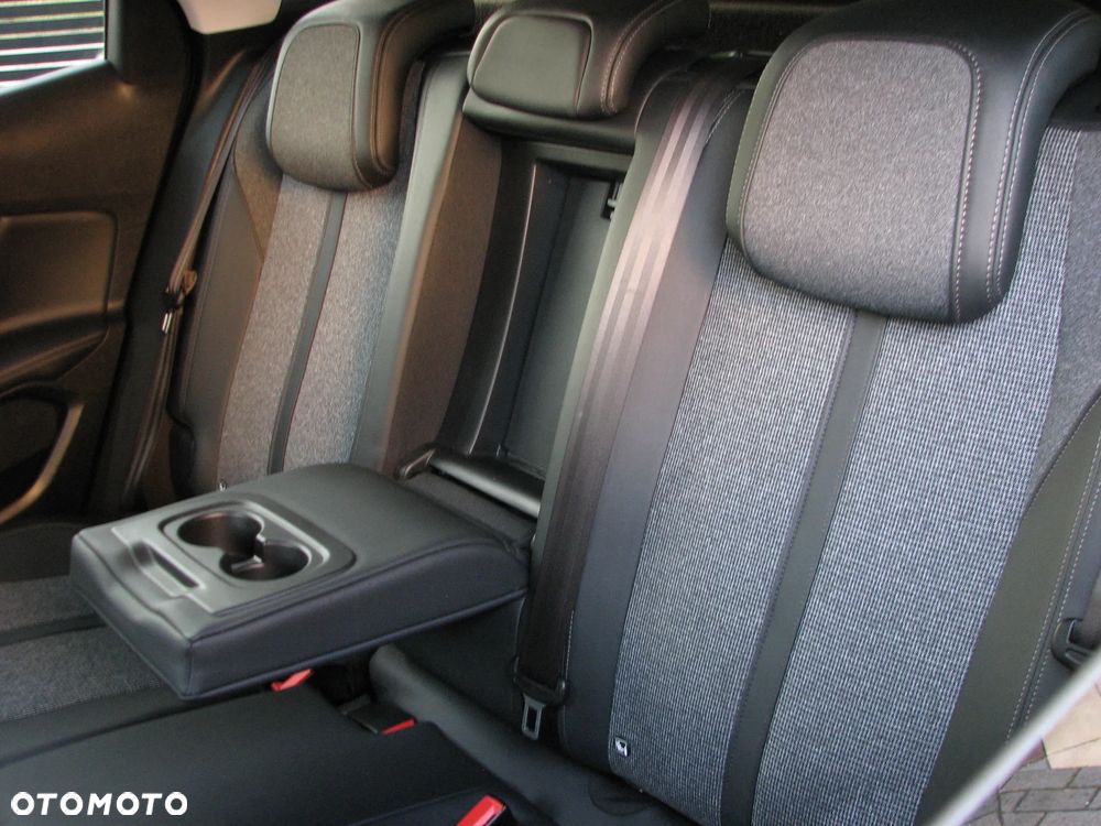 Peugeot 3008 1.5 BlueHDi Allure Pack S&S EAT8 - 23