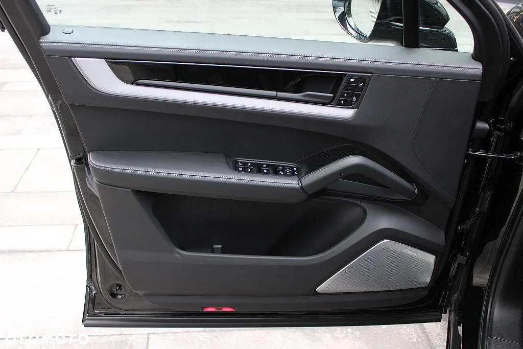 Porsche Cayenne Turbo E-Hybrid PHEV - 13