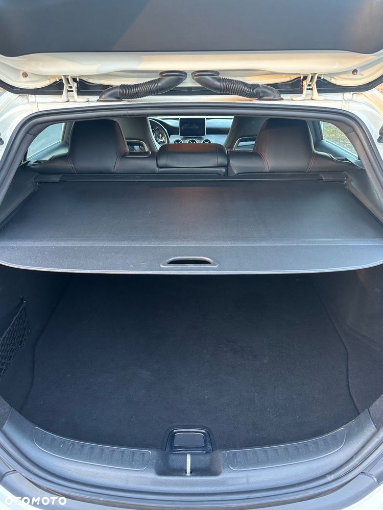 Mercedes-Benz CLA 250 4-Matic AMG Line - 32