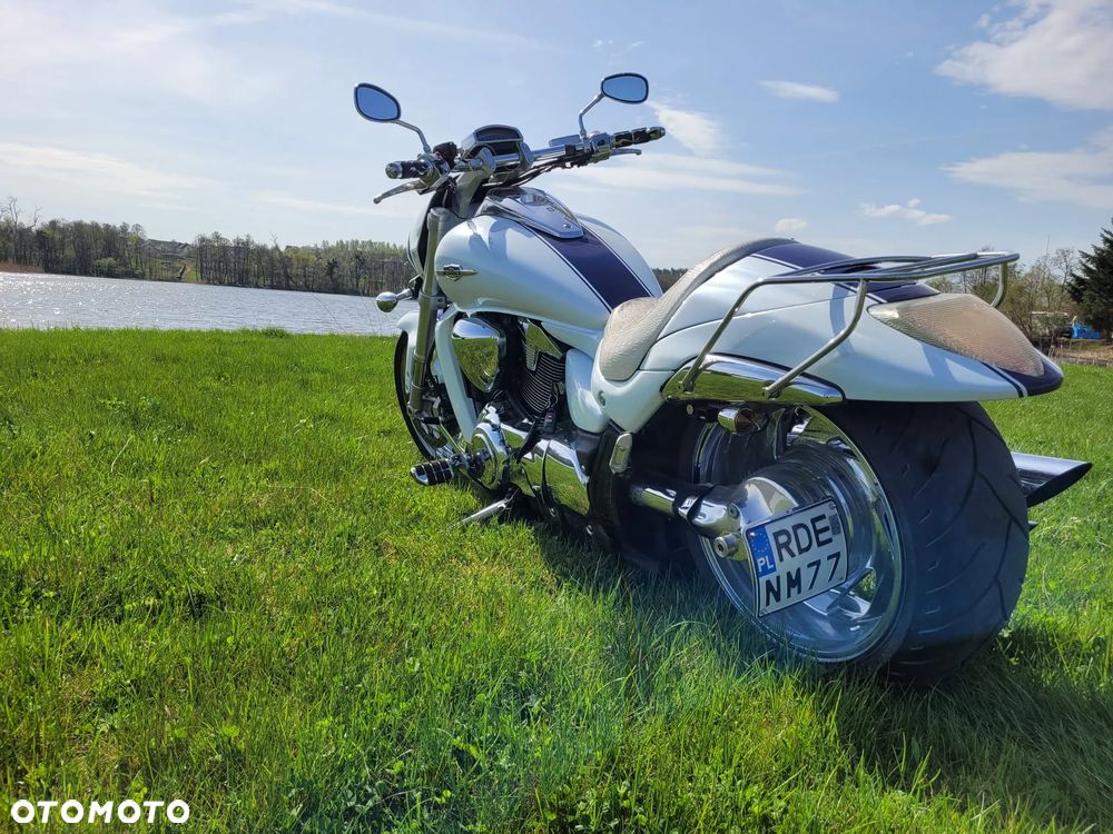 Suzuki Intruder - 11