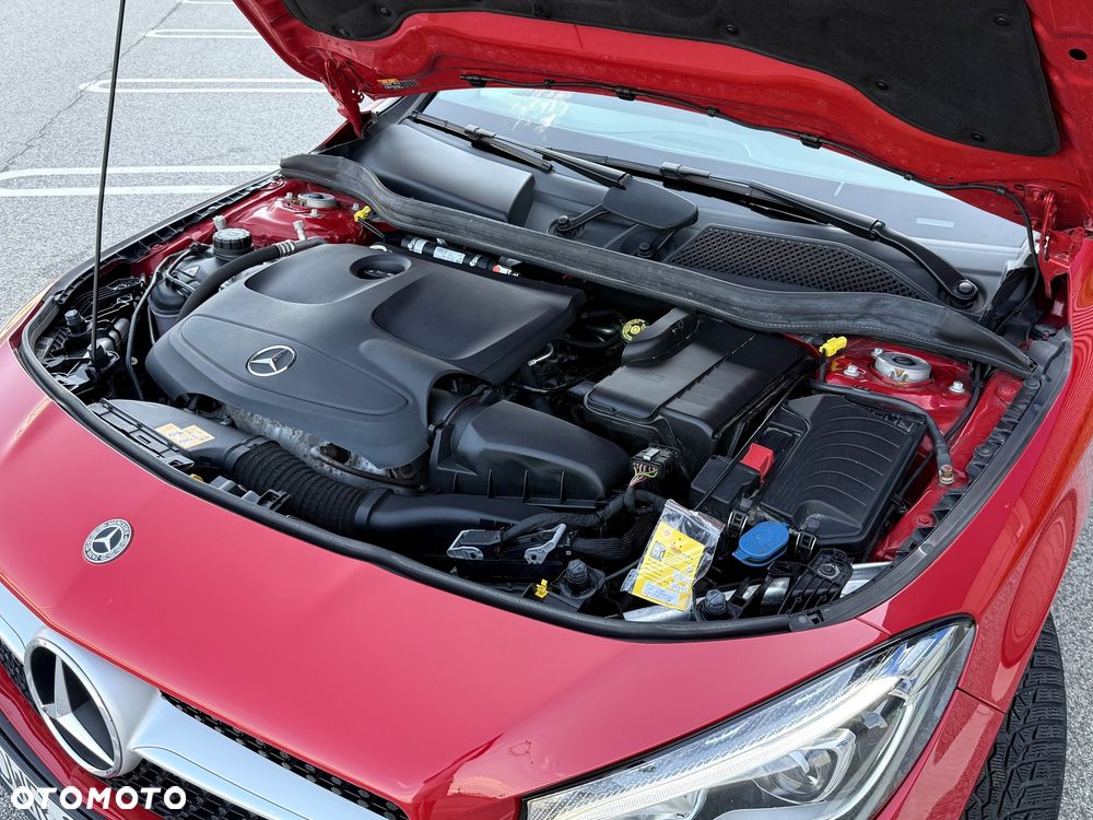 Mercedes-Benz CLA 180 7G-DCT - 36
