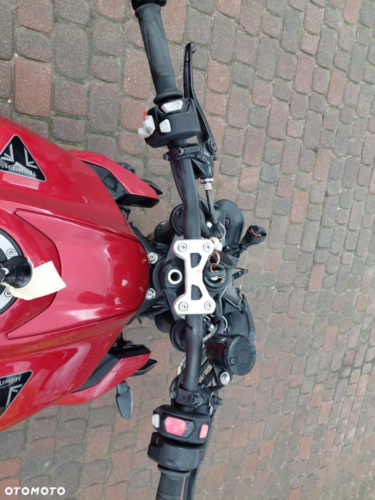 Triumph Street Triple - 9