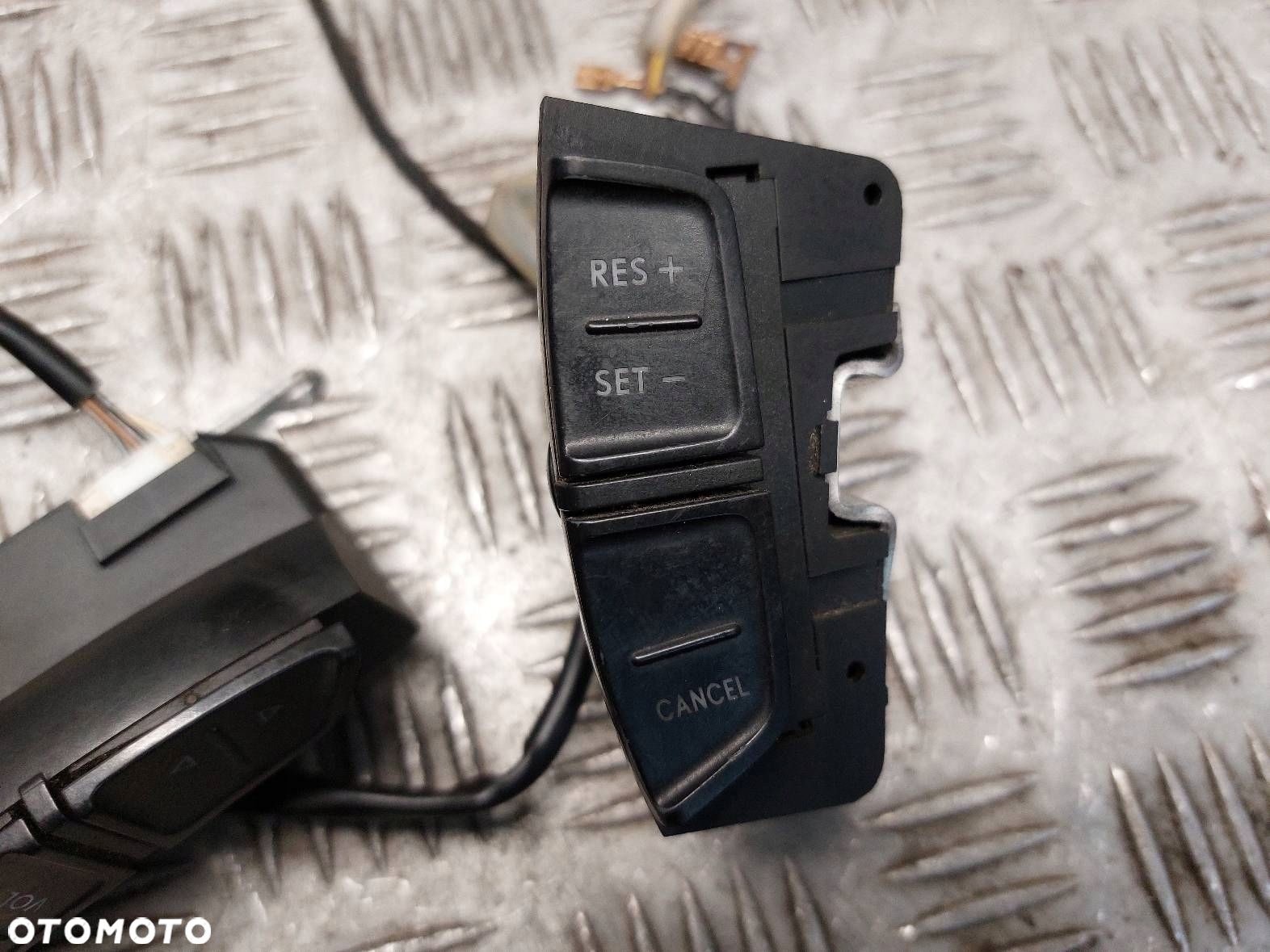 RADIO ODTWARZACZ BETA + ZMIENIARKA + PRZEŁĄCZNIKI MULTIFUNKCJI VW BORA - 12