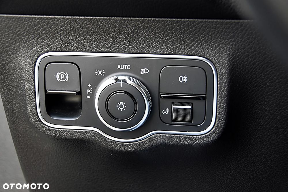 Mercedes-Benz GLB 200 7G-DCT - 39