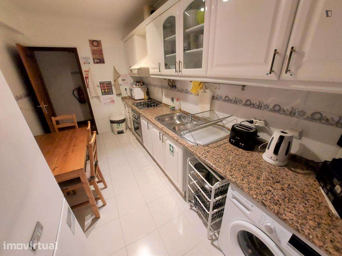 Quarto - localizado em Santos Lisbon - Grande imagem: 3/16