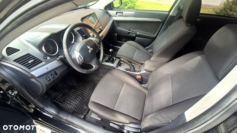 Mitsubishi Lancer 1.8 Invite - 39