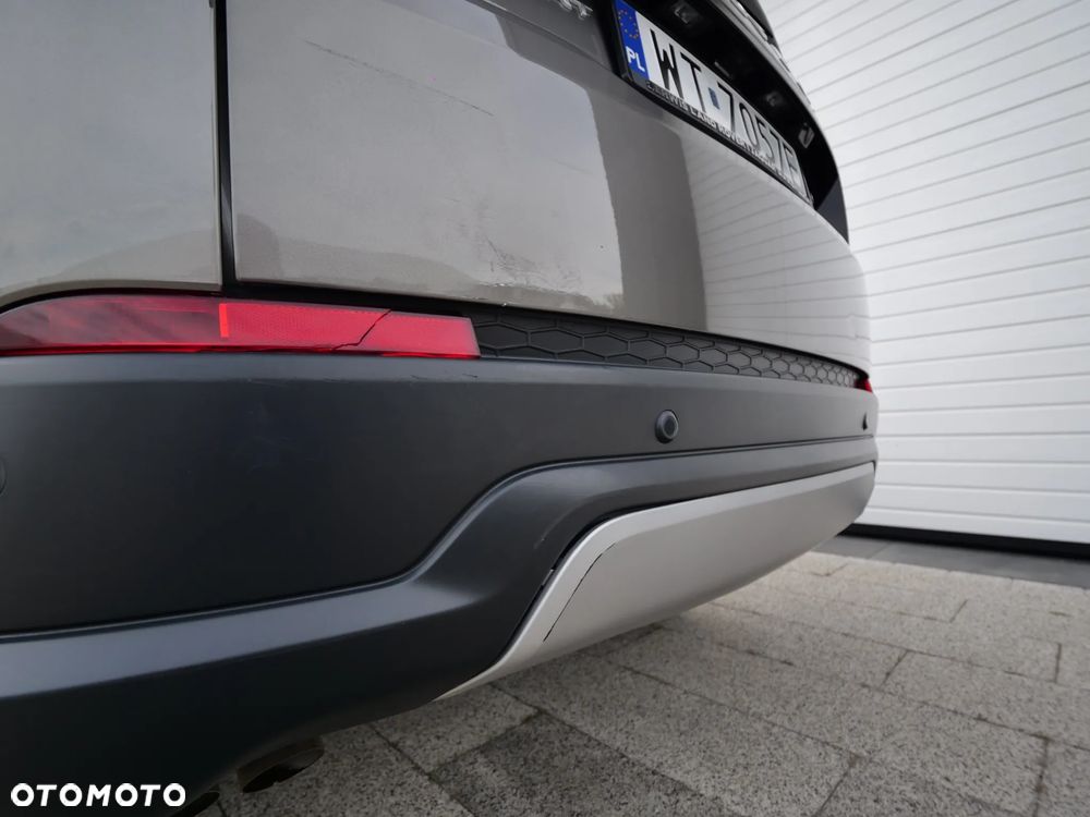 Land Rover Discovery Sport 2.0 D200 mHEV R-Dynamic SE - 8