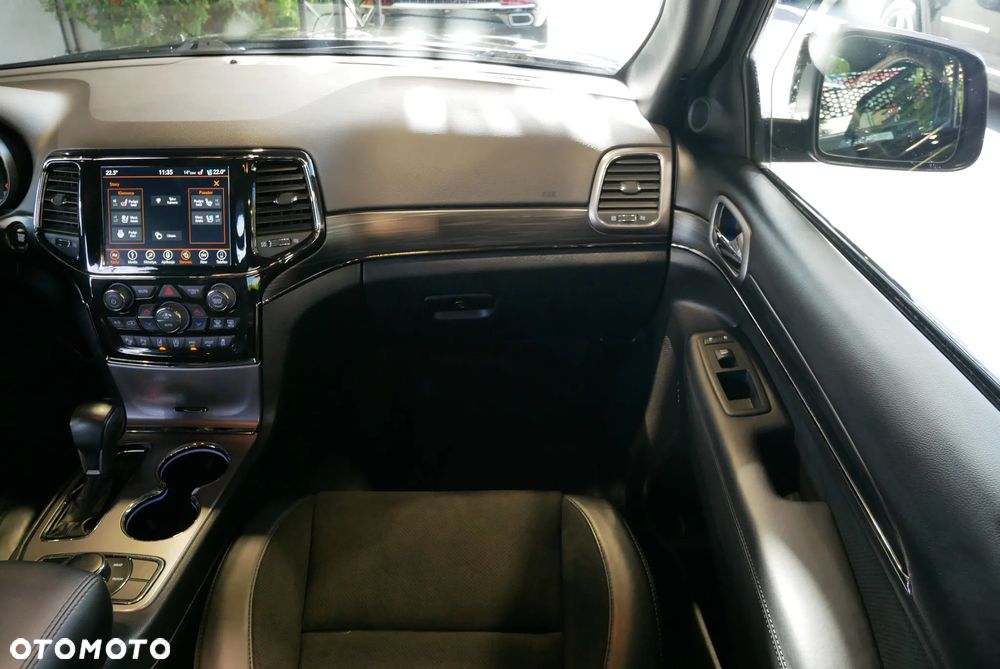 Jeep Grand Cherokee - 16
