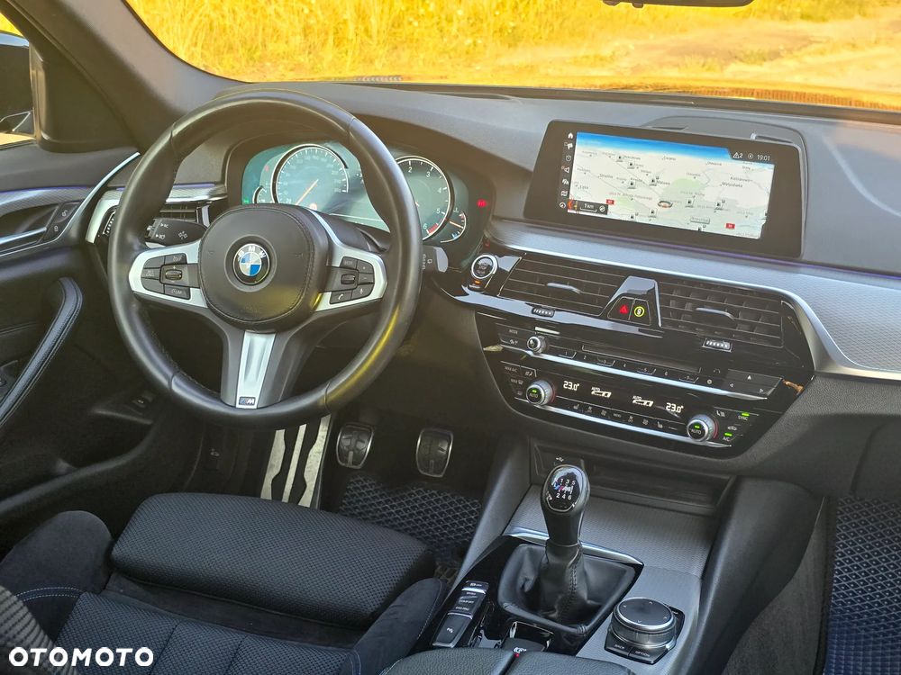 BMW Seria 5 520d M Sport - 18