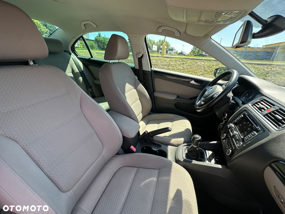 Volkswagen Jetta 1.6 TDI Blue Motion Technology Life - 19