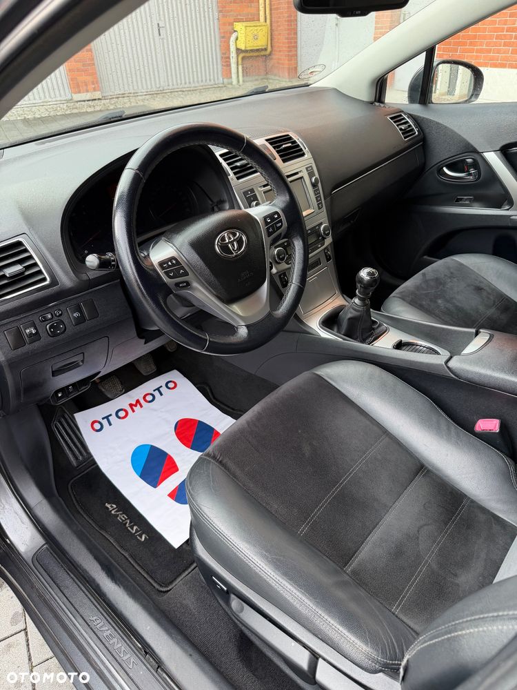 Toyota Avensis 1.8 Sol plus NAVI - 33