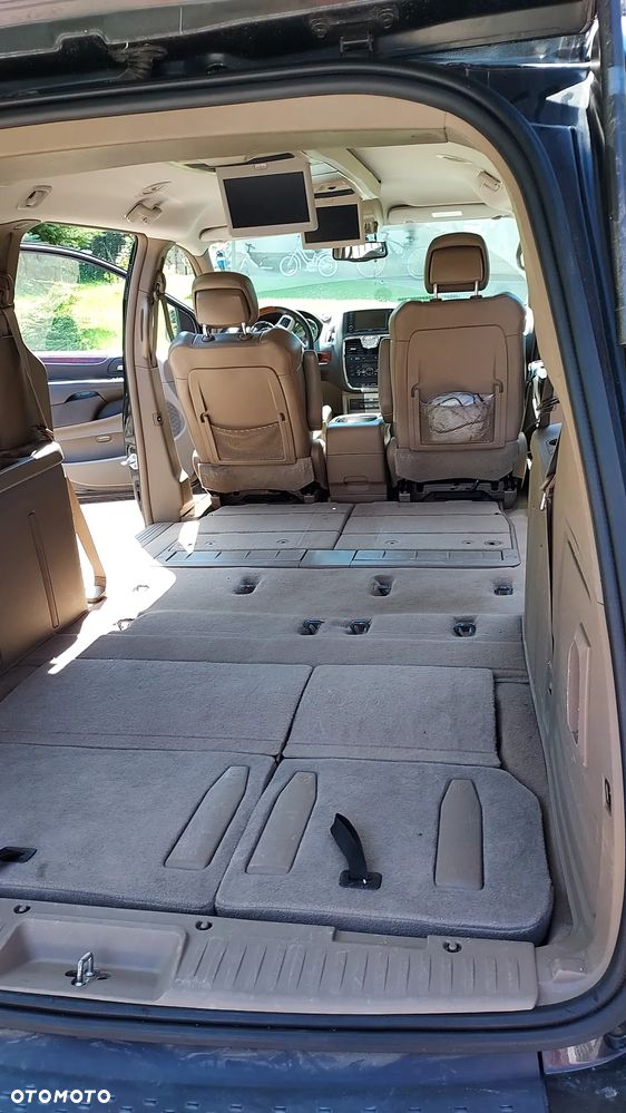 Chrysler Town & Country 3.6 Limited - 21