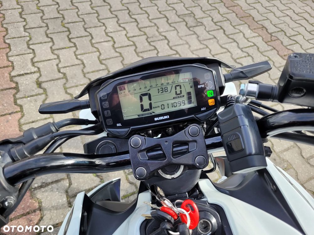 Suzuki GSX - 24