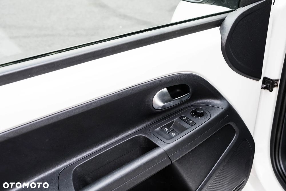 Volkswagen up! - 14