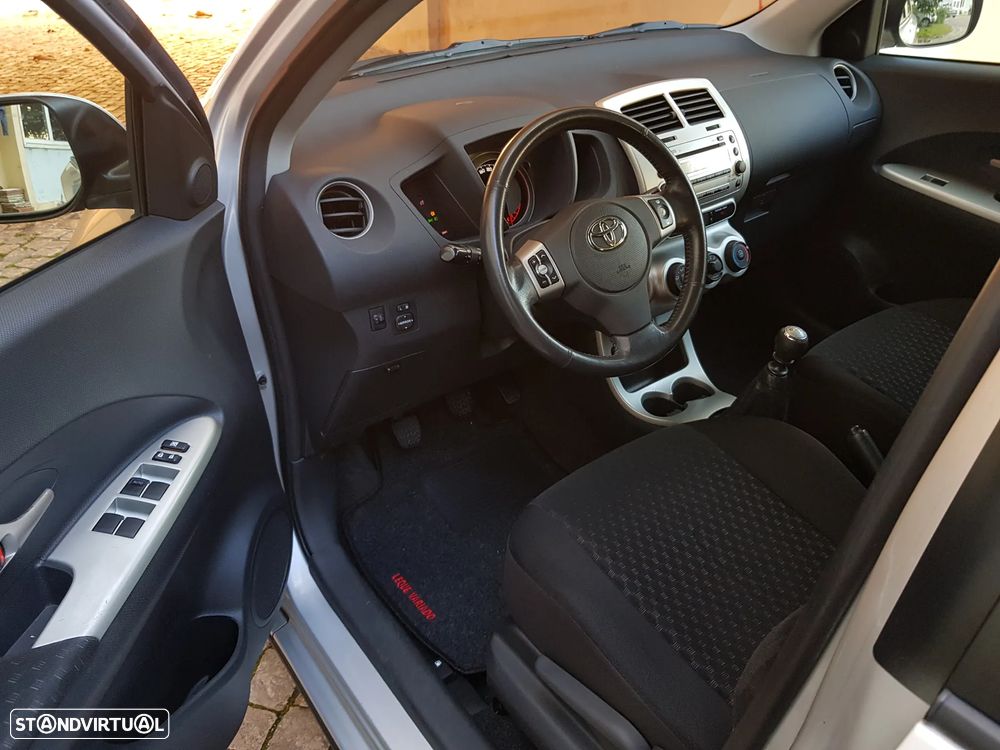 Toyota Urban Cruiser 1.33 VVT-i Sol - 10