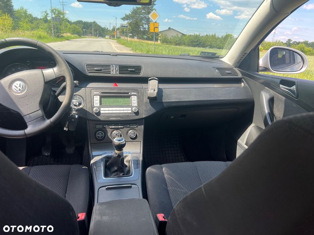 Volkswagen Passat 1.6 Family - 11