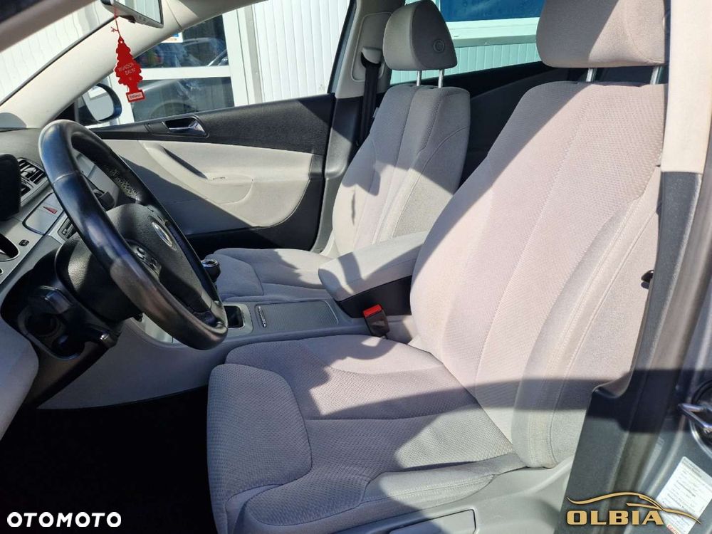 Volkswagen Passat - 20