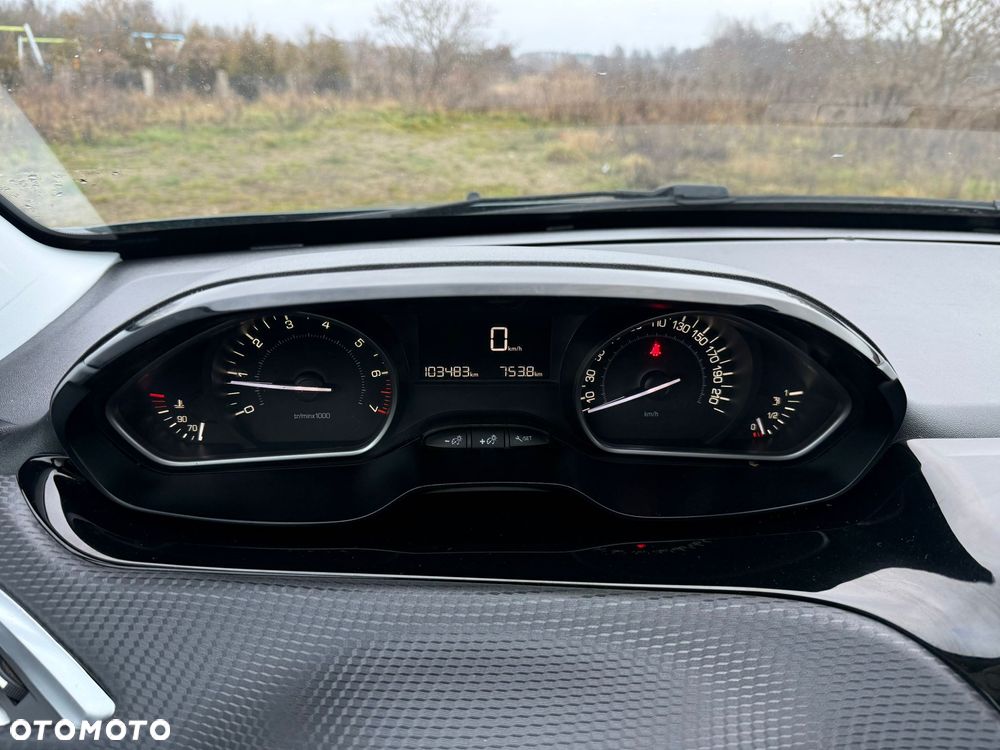 Peugeot 2008 1.2 Pure Tech Style - 22