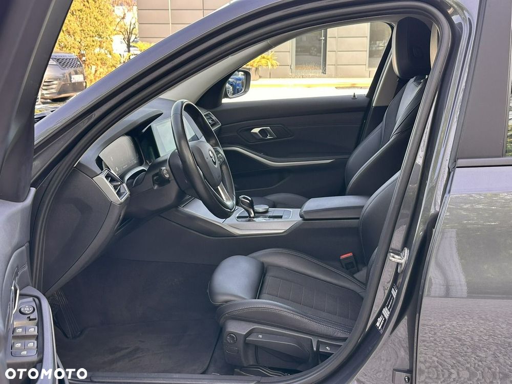 BMW Seria 3 318i Sport Line - 13