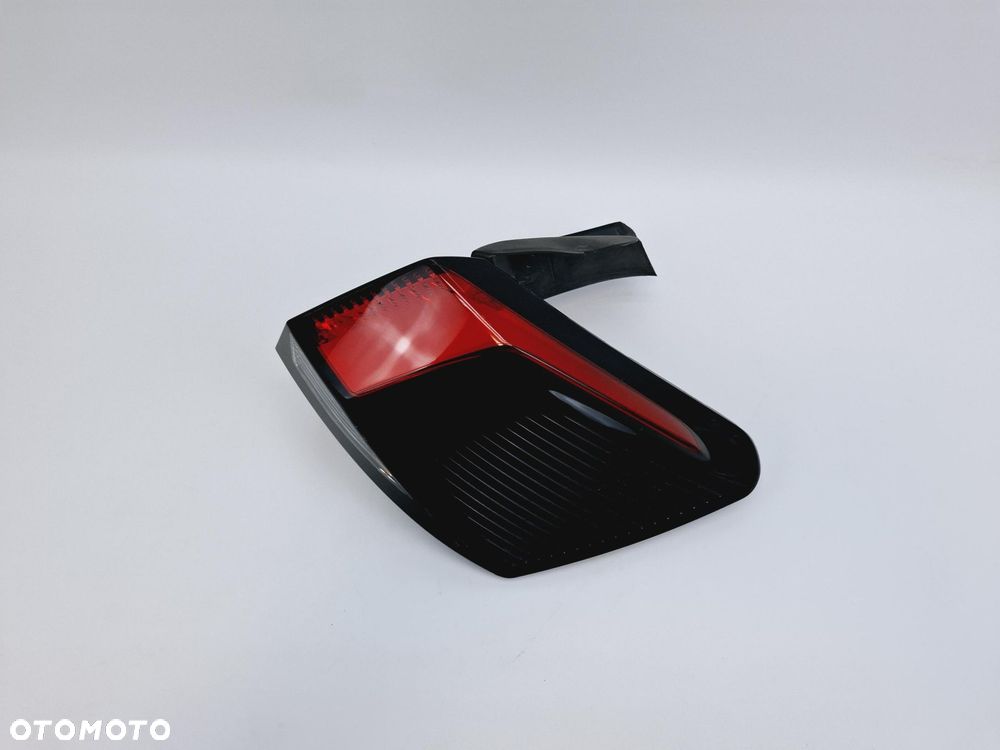 LAMPA PRAWY TYŁ PEUGEOT 3008 II 2016- 9810477080 - 2