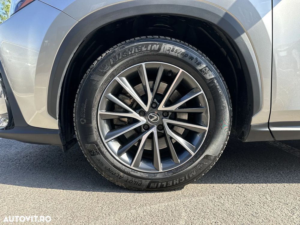 Lexus Seria NX 450h+ E-FOUR - 14