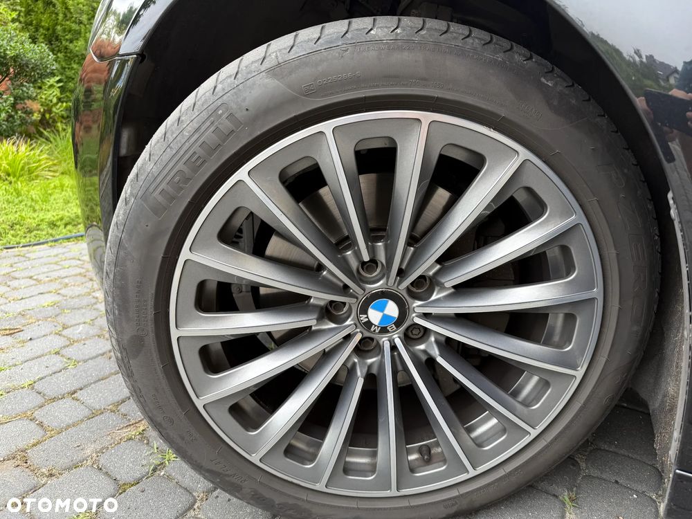 BMW Seria 7 740d - 38