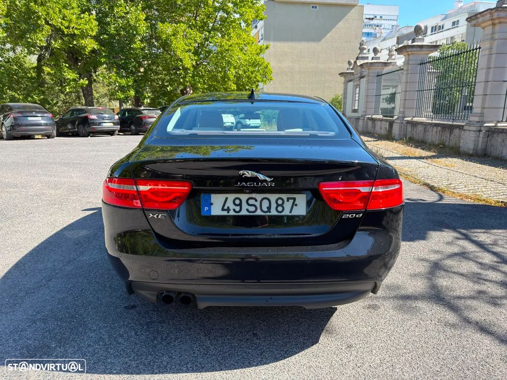 Jaguar XE 2.0 D Prestige - 4