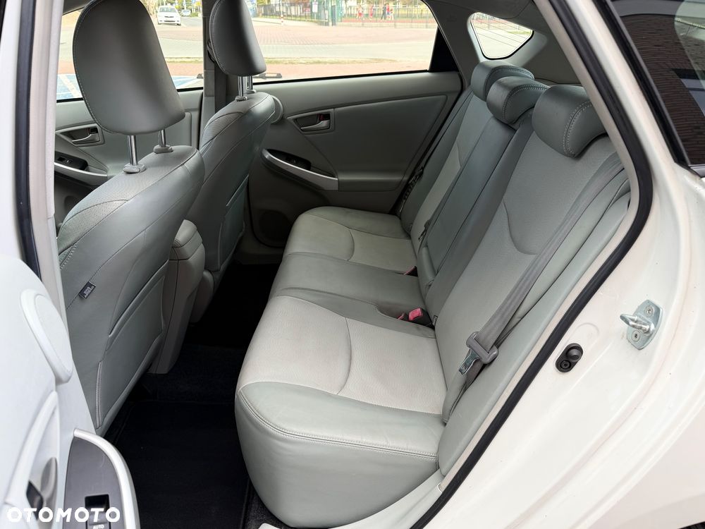 Toyota Prius 1.8 HSD Premium - 23