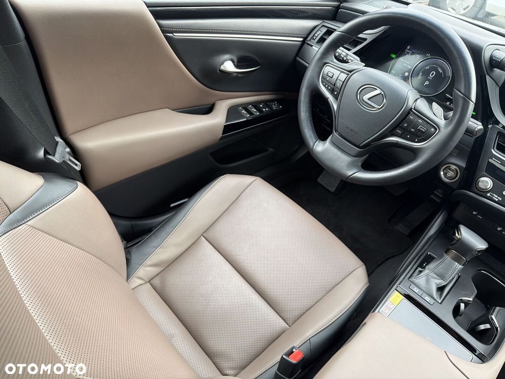 Lexus ES 300h Business Edition - 11