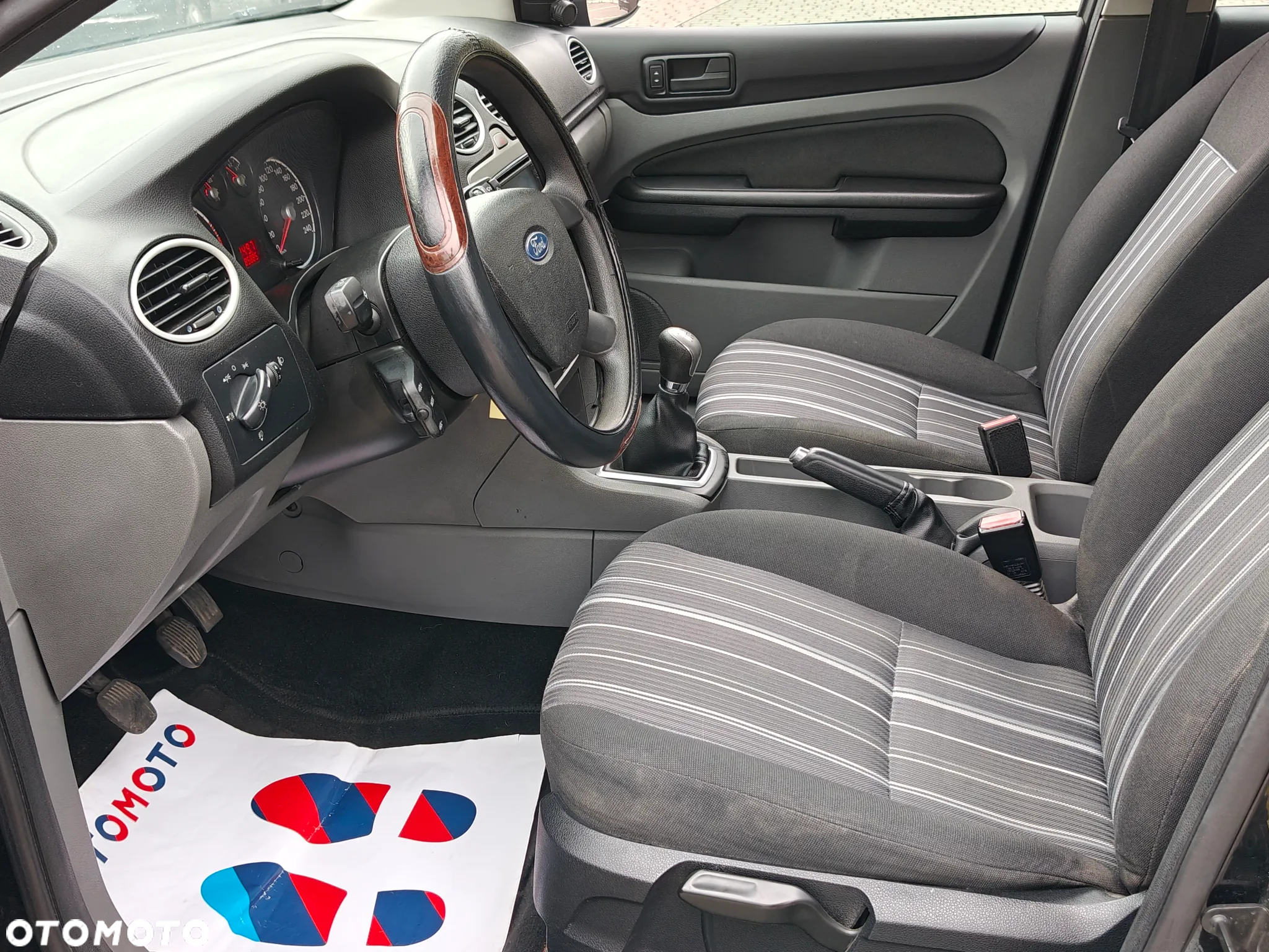 Ford Focus 1.8 TDCi Ambiente - 8