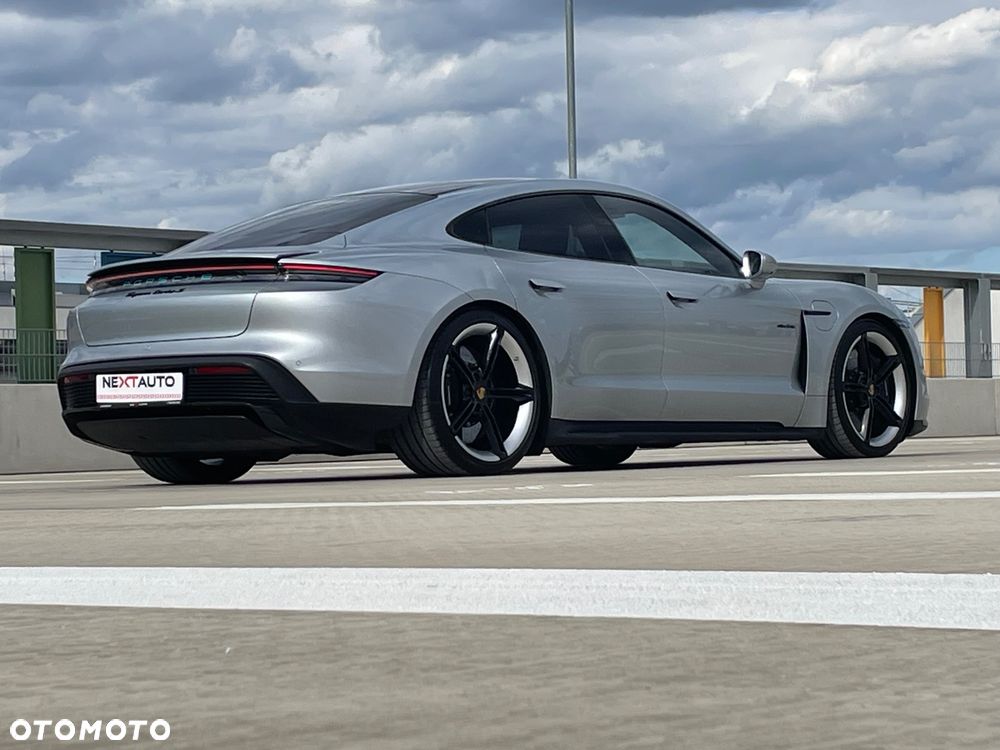 Porsche Taycan Turbo S - 12