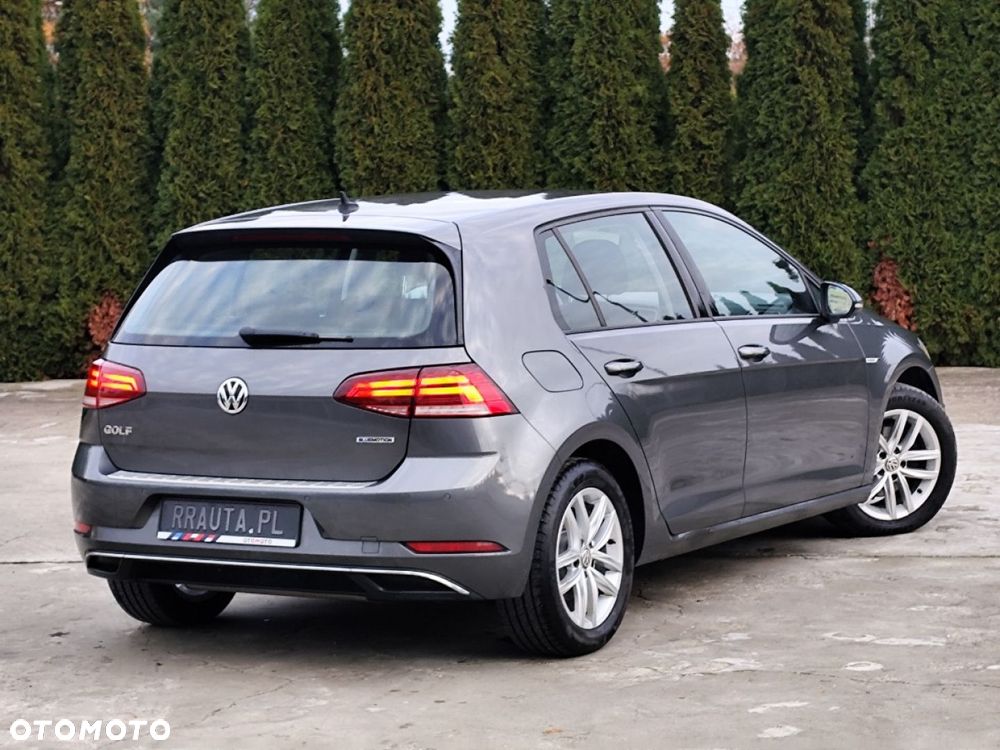 Volkswagen Golf - 32
