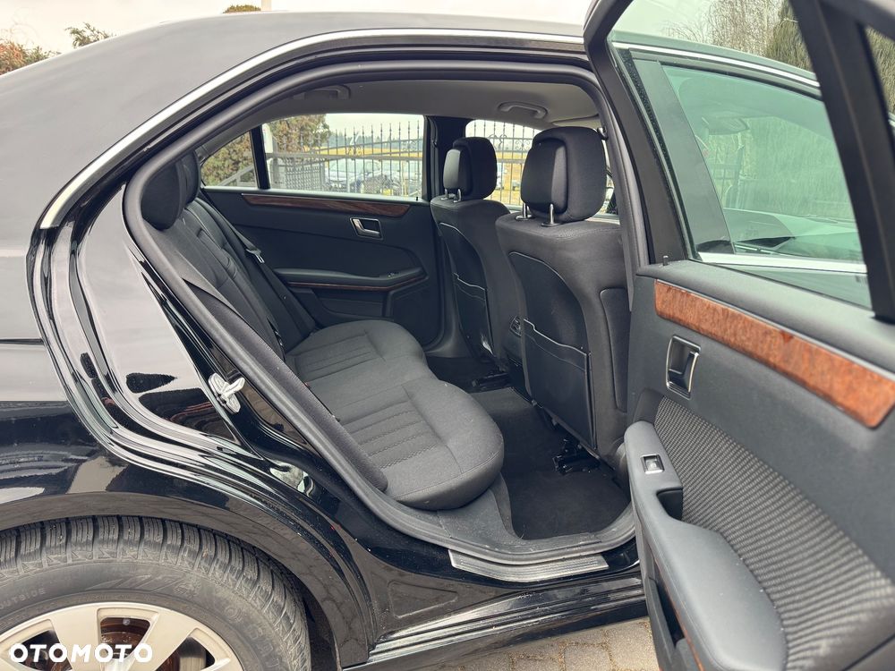 Mercedes-Benz Klasa E 250 CGI BlueEffICIENCY Elegance - 15