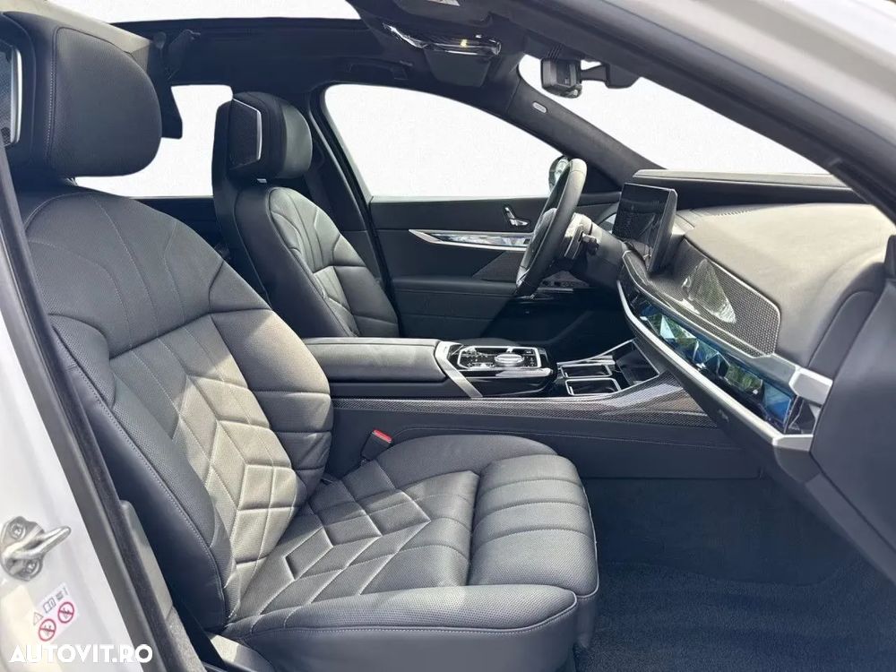BMW Seria 7 740d xDrive MHEV - 11