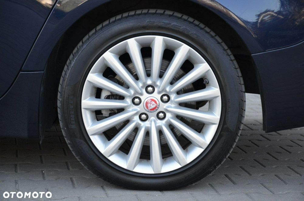 Jaguar XF - 3