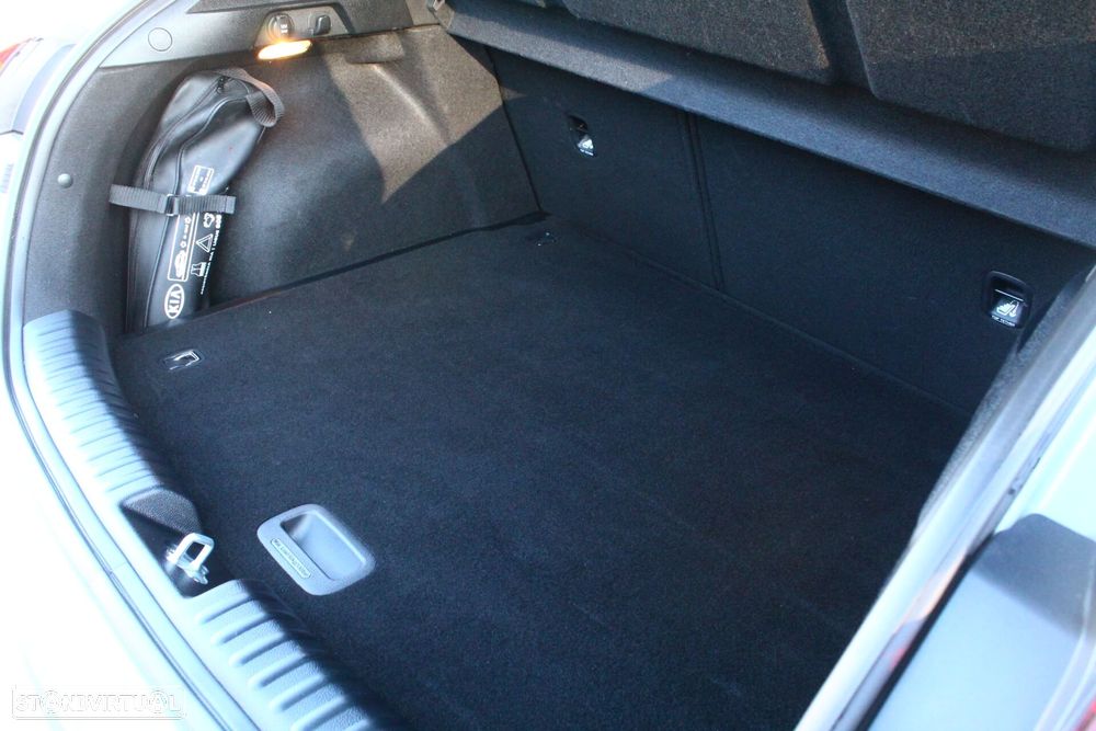 Kia XCeed 1.6 CRDi Tech - 19