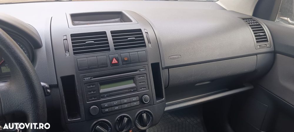 Volkswagen Polo 1.2 Attractive - 10