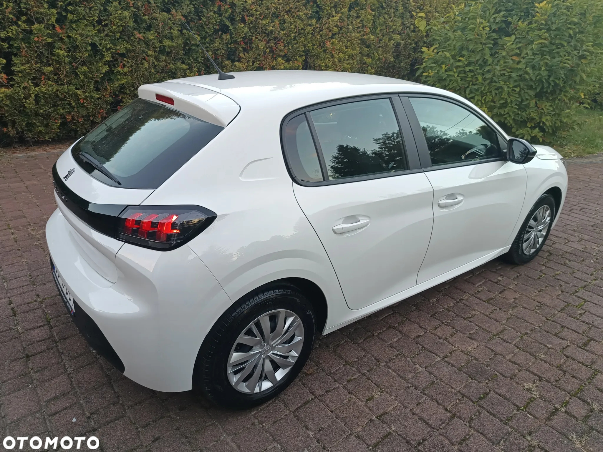 Peugeot 208 - 12