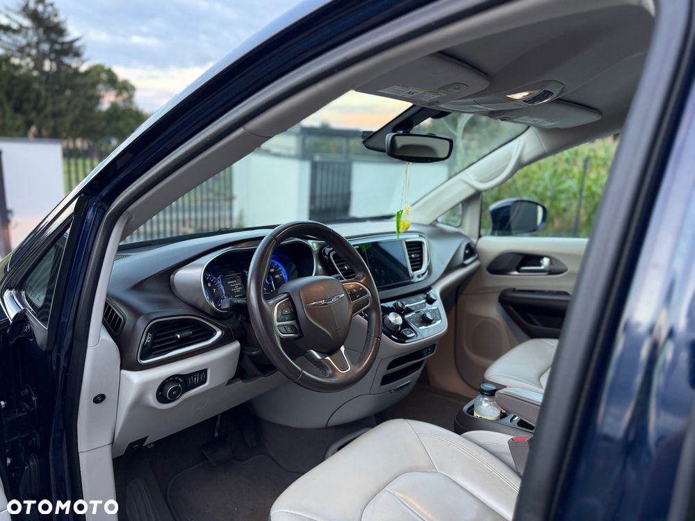 Chrysler Pacifica - 23