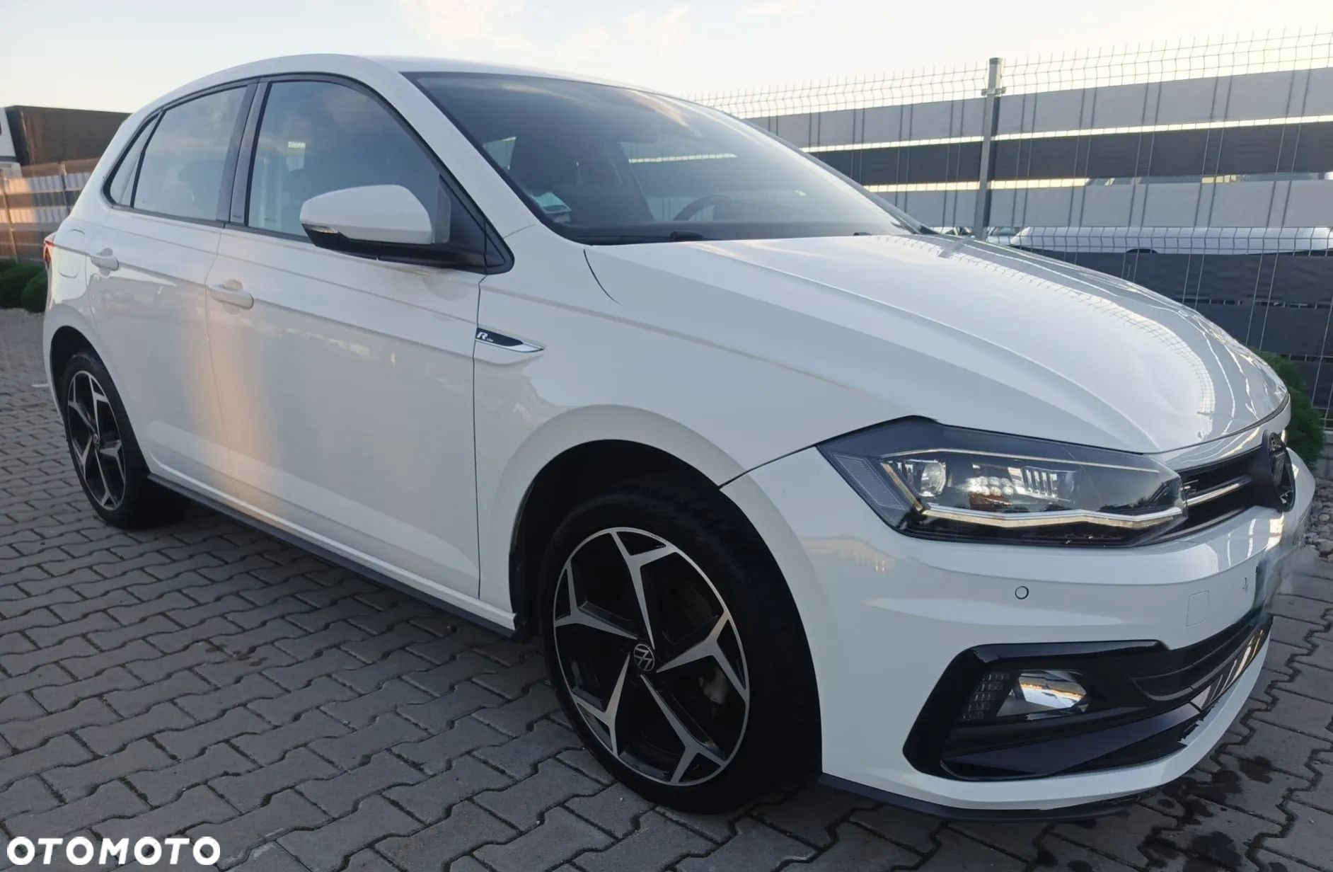 Volkswagen Polo 1.0 TSI R-Line DSG - 1
